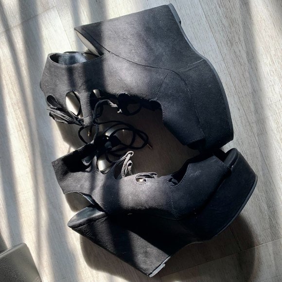 Aldo Ankle High Wedges - Picture 4 of 5